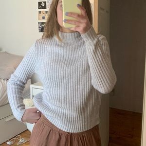 Light grey knit ribbed mock neck sweater - S